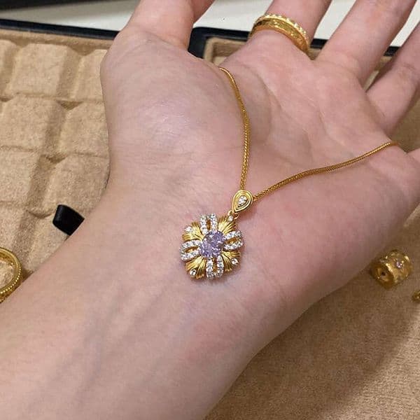 Designer Floral Necklace Sparkling Diamond-Studded Elegant Pendant Fashionable Luxury Holiday Jewelry