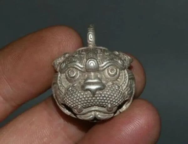 3Cm Rare Chinese Miao Silver Feng Shui Foo Dog Lion Beast Head Bell Pendant 260130BJ