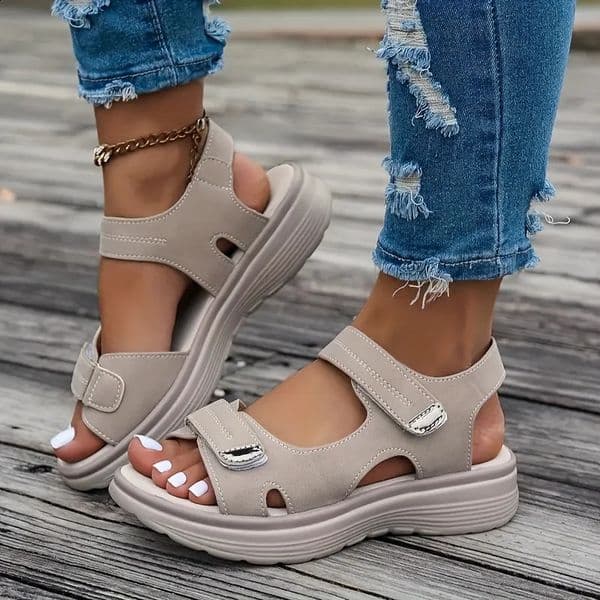2025 Summer Sandals Travel Women Shoes Sandal Sole Durable Sandal Ladies Outdoor Beach Slippers Platform Sandals 260129BJ