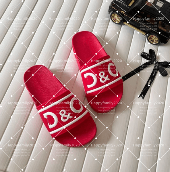 2026 Women Designer Slippers Rubber Leather Mules Flat Heels Woman Claquette Luxe Hollowed Out Slides Summer Room Outdoor Shoes Sandals 10A5