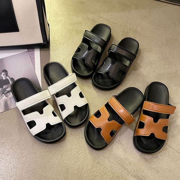 Hot new free shipping designer slippers for womens flat slippers white black brown Fashionable and versatile casual flat bottomed anti-skid beach slippers