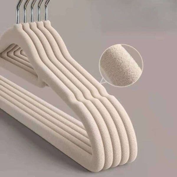 10pcs Velvet Hangers Thickened Non Slip No Trace Hanger For Home Closet Storage Dry Wet Use Clothes Rack 26W0225