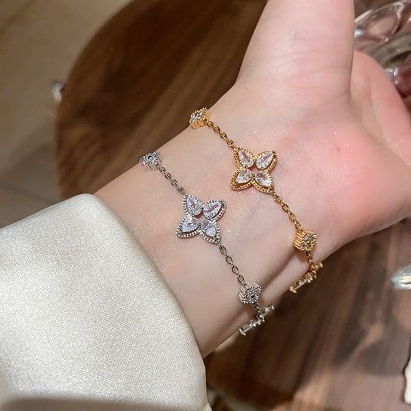 Designer Flower Zircon Bracelet for Women Titanium Steel Minimalist Luxury Non Tarnish Hand Chain Daily Commute Accessory