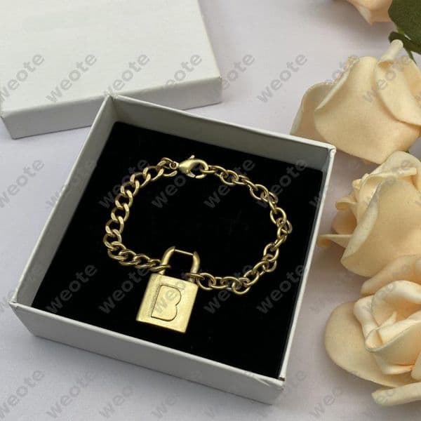 2026 New Designer Necklace European And American Ladies Light Luxury Cuban Necklace Bracelet Outdoor Niche Geometric Hip Hop Bracelet Long Collarbone Chain