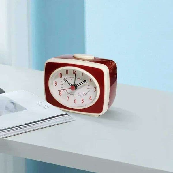Vintage Battery-Powered Alarm with Fluorescent Hands Emotional Interior Prop Desktop Decoration Clock Home Gift 26W0228