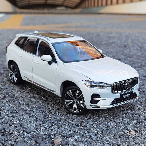 132 VOLVOs XC60 XC90 Alloy Car Model Diecast Toy Vehicles Metal Car Model Sound and Light Simulation Collection Kids Toy Gift L260601