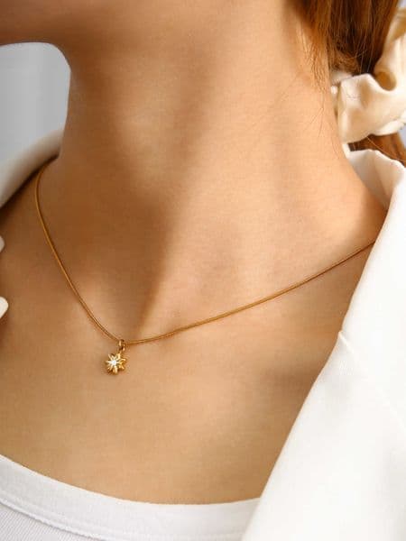 Simple Korean Elegant Fashion Charm Senior Sense Of Stainless Steel Plated 18K Gold With Diamonds Flower Pendant Necklace Female M260601