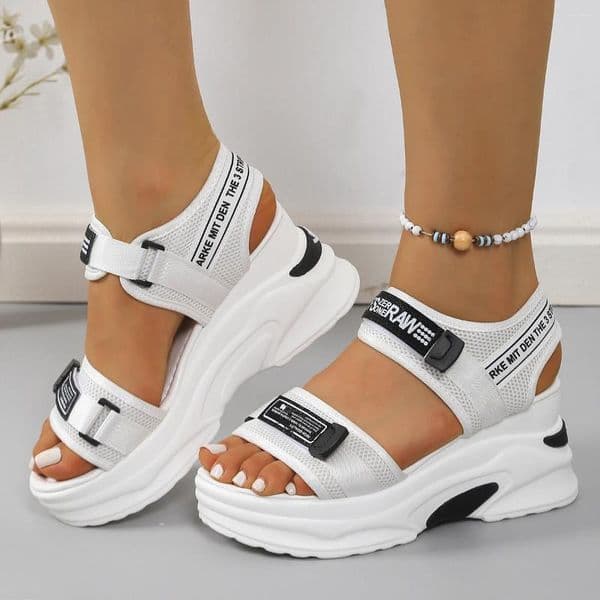 Sandals Luxury Women Platform Versatile Slope Heel Elevated Shoes Summer Lightweight Fashion Outdoor Beach