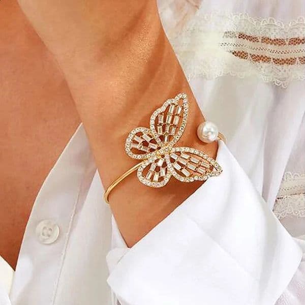 Minimalist Versatile Hollowed Out Zirconia Butterfly with Exaggerated Pearl Crystal Opening and Adjustable Bracelet 260530