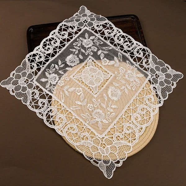 Lace placemats, tea trays, vases, solid wood furniture, non-slip heat insulation mats, table covers, dustproof, Western dining table, light luxury style