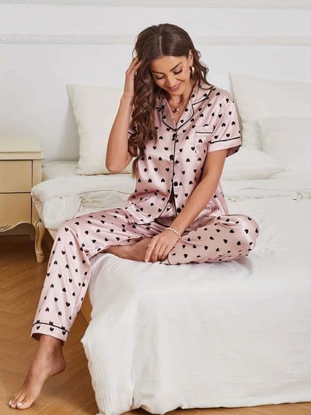Heart Print Satin Pajama Set Casual Short Sleeve Buttons Lapel Top Elastic Pants Womens Sleepwear L260525