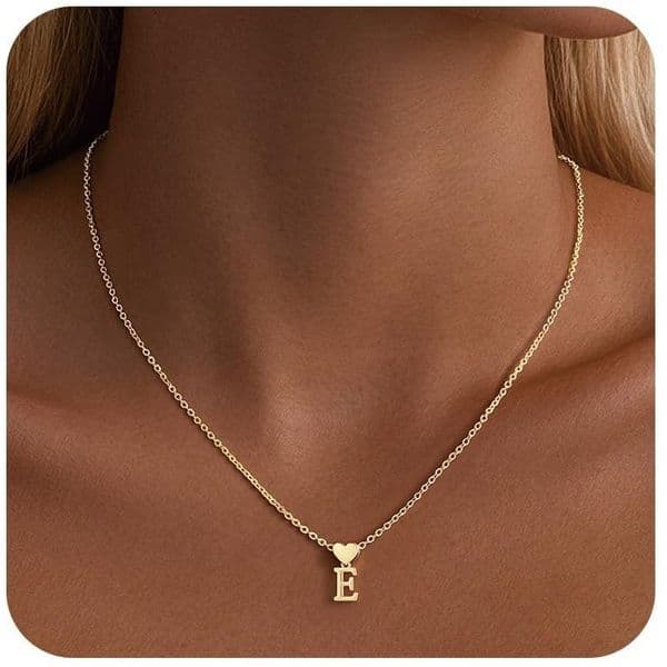 Affordable 's best-selling heart-shaped stainless steel letter pendant in Europe America, fashionable, simple, unique, and versatile women's necklace