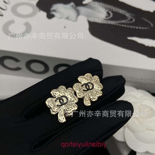 Designer Earrings cc earrings Exquisitely crafted double C letter gold-plated four-leaf clover enamel stud earrings women leaf earrings women channels studs