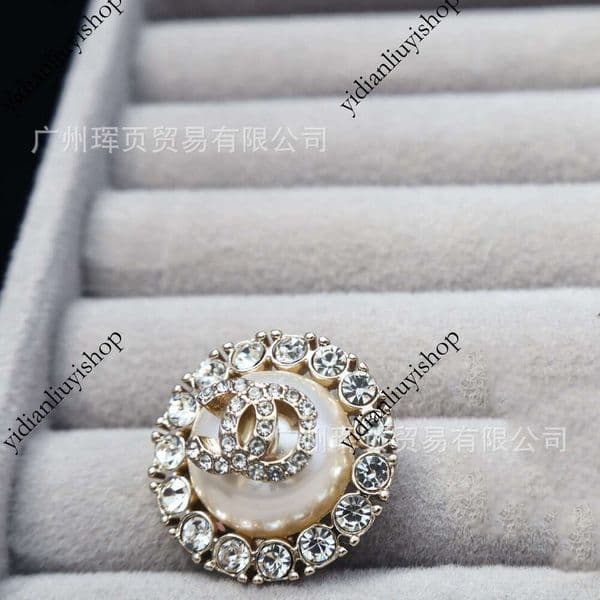 Designer cc earrings full diamond double C letter exquisite luxury pearl small women high-quality versatile earrings socialites channels earrings