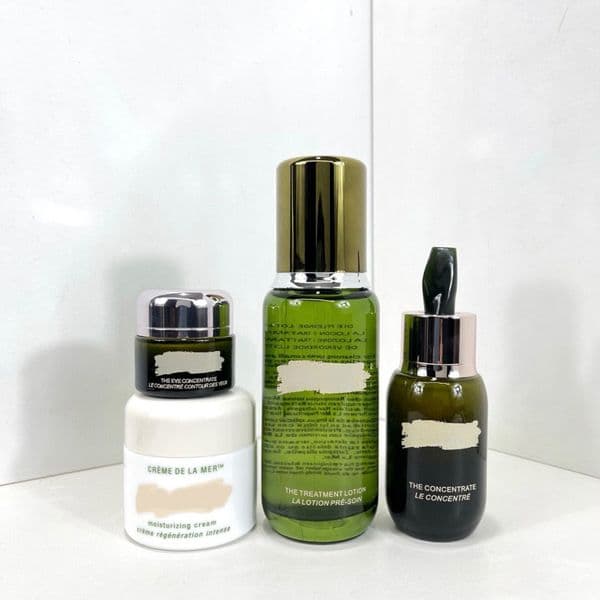 Classic Sample-sized Skincare Sets Sunscreen Essence Water Hand Cream and Facial Cleanser Skin Care Products for Moisturizing Oil Control and Whitening