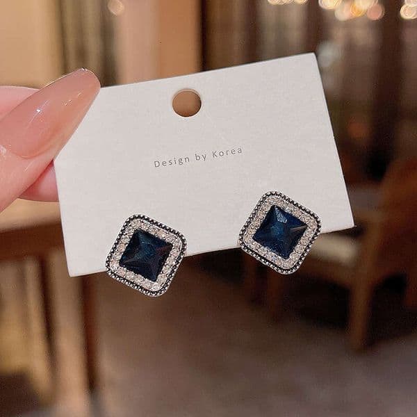 Designer Jewelry Luxury Jewelry Vintage French-Style Blue Crystal Square Earrings For Women, High-End Luxury, Elegant Socialite Earrings, 2026 New Model