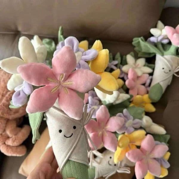 Dolls Holding Plush Eternal Flowers Bouquets Toy Marriage Proposal Props Graduation Ceremony Valentines Day Birthday giftL4724z241111