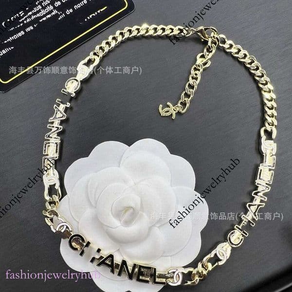 CC Necklace Designer For Women Inspired Letter Twist Double C Enamel Resin Necklace For Women Clavicle Chain Channeled Jewelry Channels