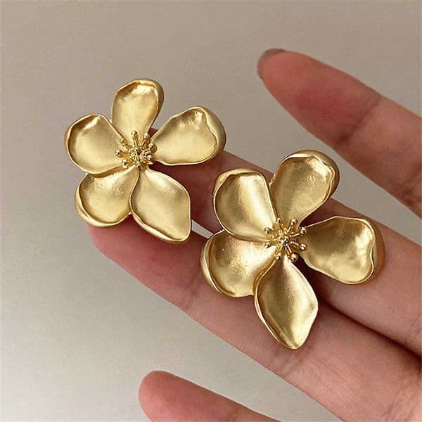 Color White Gold LATS Red Matte Texture Metal Flower Retro Earrings for Women Girl New Design Unique Fashion Jewelry Party Gifts M260604