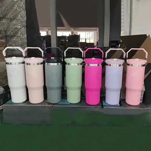 Luxury Designer Decor Cobranded Water Bottles 20Oz 30Oz Heat Preservation Stainless Steel Tumblers With Handle Outdoor Large Capacity Car Mu 7