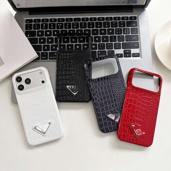 Pada Pradliness Designer Phone Case 17 Pro Max Silver Badge Luxury Iphone Case With Card Holder For Ip16 Promax Cases 15 14 13 12 11 Plus Cell Phone Cases Leather Mobile