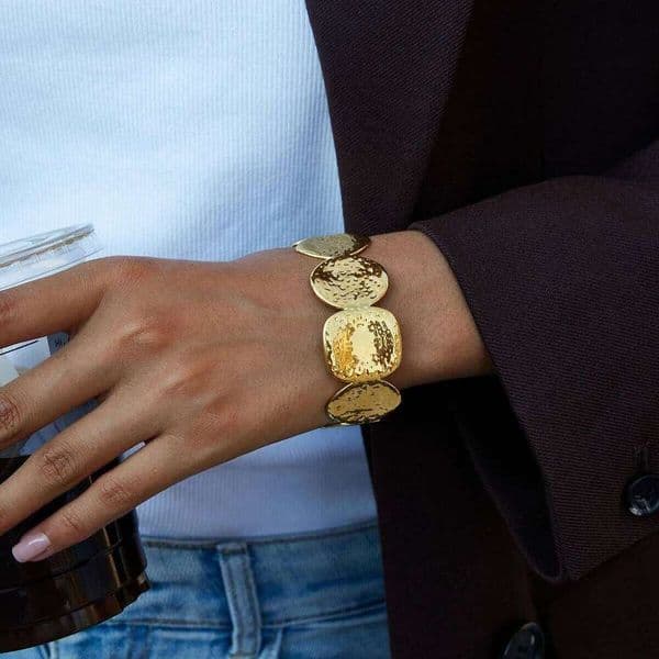 Uworld Classic Trendy 18K Gold Color Plated Hammer Patterned Circular Wide Open Bracelet Waterproof Stainless Steel Jewelry Gift