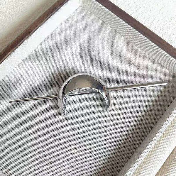 1pc Chinese Silver Curved Crescent Shaped Women High-end Feel Featuring Simple and Stylish Half Zip Hairpin Headband