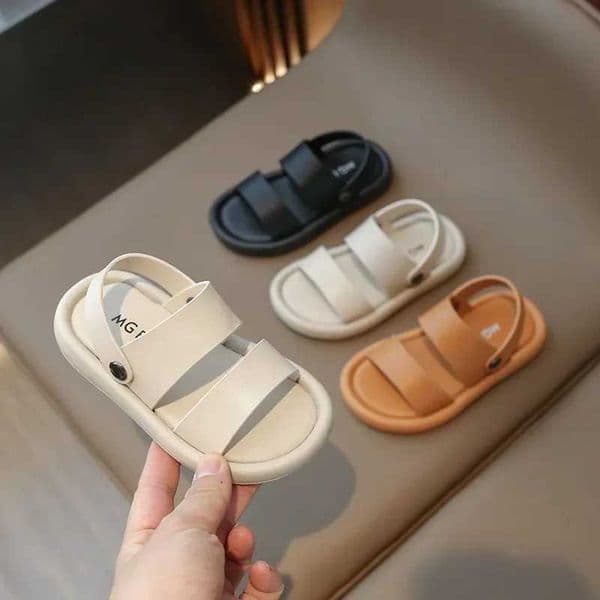 Childrens Sandals 2025 Summer New Style Beach Shoes Soft Bottom Boys Shoes Trendy Casual Wear Ideal for Outdoor ActivitiesT260606
