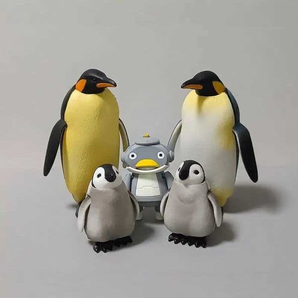 Tomy Gashapon Emperor Penguin Model Miniature Realistic Antarctic Animal Desktop Ornament Collectible For Collection Hobbyists L2606060GYU