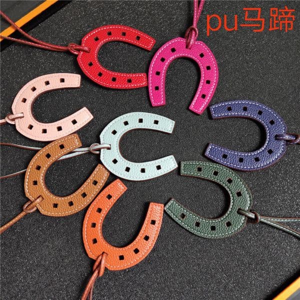 Horseshoe Keychains Pendant Designer Womens Casual Bag Pendant Mens Car Keychains Decoration U-shaped Key Chains
