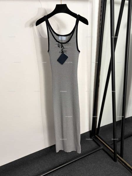 Fashion round neck women dress Summer lady dresses women designer clothes letter striped knitted vest skirt A019X01N073