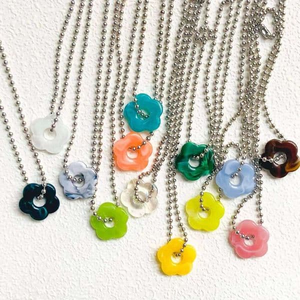 Multi-color Acrylic Flowers Pendant Korean Fashion Women Long Beads Necklace New Trend Exquisite Clavicle Chains 2022