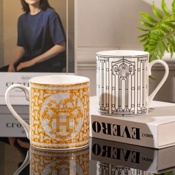 Premium Handcrafted Water Cup: Decorative Ceramic Beverage Holder with Gilded Accent for Gifts