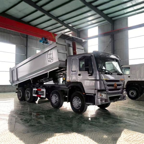 SINOTRUK HOWO Classic Tipper Truck, Muck Removal Truck for Farmland Renovation, All-Terrain Heavy Load Dumper