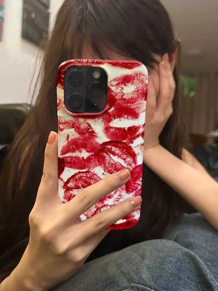 Screen Ins Full Romantic Red Lipstick Kiss Prints Phone Case for iPhone 16 15 14 13 Pro Max 12 11 Back Cover Fund Z260609