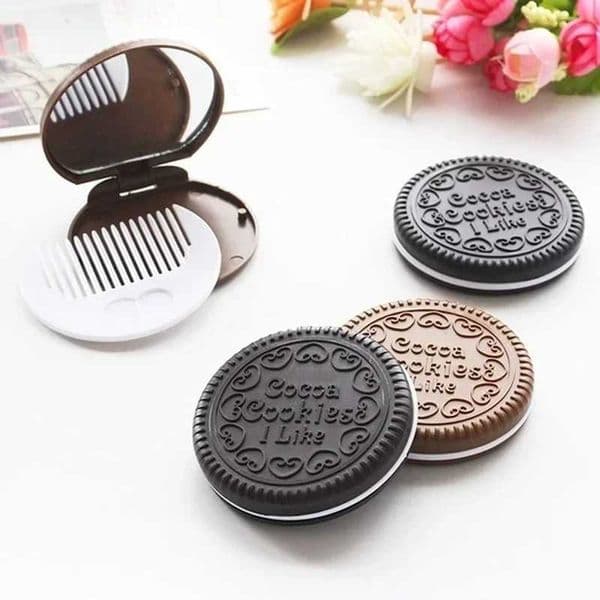 1 Pcs Chocolate Biscuit Mini Pocket Mirror With Comb Princess Portable Biscuit Shape Makeup Folding Mirror With Comb C2606091