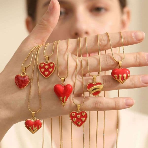 Style Crooked Necklace With Red Peach Heart Collarbone Chain Light Luxury Stainless Steel Jewelry Sweater Fashion For Women Autumn Winter Wear