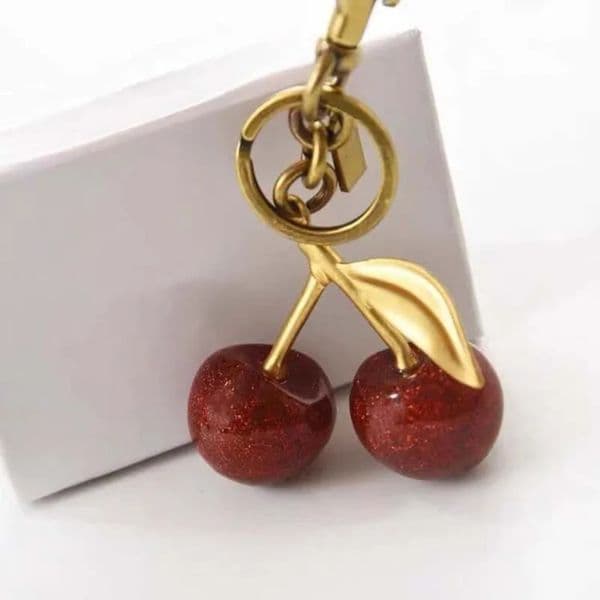 Charm Luxury New Style Luxury Women Key Rings Keychain Retro-Cool Cherry Motif In keychain purse Glittery Resin Clip It To Favorite Bag Set Of Keys For Refreshi 32