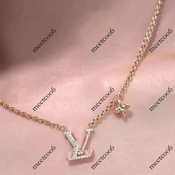 Designer Gold For Women Pendant Elegant L Necklaces High Quality Wedding Jewellery Letters Jewelry Party Gift Necklace Chain 00B4