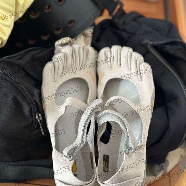 Vibrams Five Finger Shoes Luxury Women Suitable Dance Yoga Pilates With Soft Soles Wear Resistant Non-slip Indoor Fitness Sports Shoes Split-toed Size 36-41