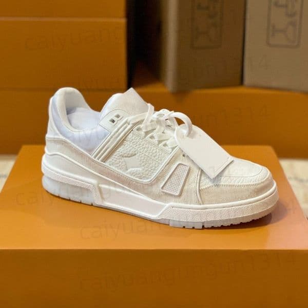 2026 New Designer Sport Shoes Logo Embossed Trainer Sneaker white black sky blue green denim pink red luxurys mens casual sneakers low platform womens trainers B2