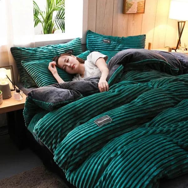 Luxury Designer Thick Solid Color Velvet Duvet Winter Warmth Bedding Set Double Quilt Twin Queen art King Comforter Cover 220*240 Free Shipping 14 4