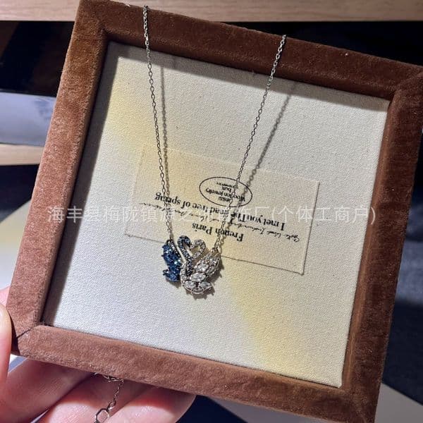 Designer Swarovskitys Shijia Embrace Swan Necklace For Women Unique Double Pendant Exquisite And High-end Clavicle Chain Platinum Light Luxury Chain