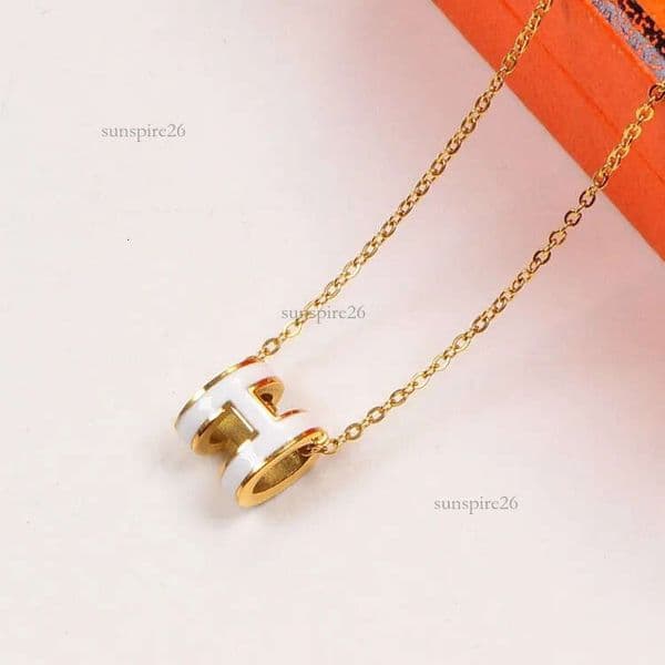 H Necklace Women Fashion Designer Necklace White Color Hollow 3D Luxury Letter Pendant Necklace Titanium Steel Fashion Jewelry For Boys Girls 6c2