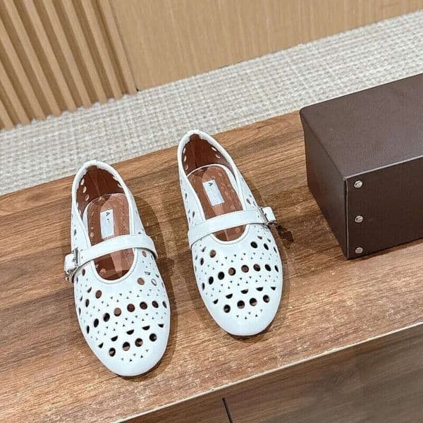 Designer Alaiasandals White Perforated Ballet Flats Women Vienne Style Geometric Cutout Leather Mary Jane Shoes Alaiaflats Comfort Casual Flat Eur 35-40