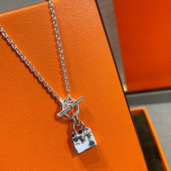 top Necklaces women's Designer necklaces for woman luxurious necklace Pendant jewelry classic pig nose drop-shaped gel H letter necklace High quality necklace H06