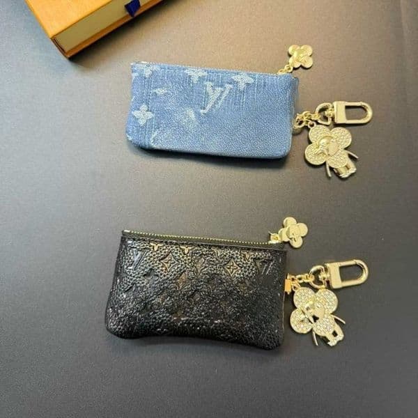 Designer Keychain Fashionable Men's and Women's Pendant Keychain Leather and Denim Bags Jewelry Accessories