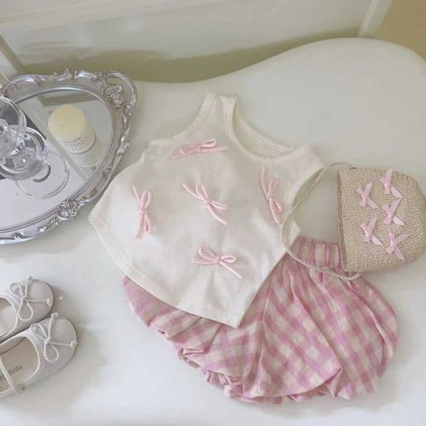 Fashion and Casual Summer Clothing for Girls Aged 2-7 Cute Childrens Set Bow Decoration Sleeveless TopCheckered Printed ShortsT260613