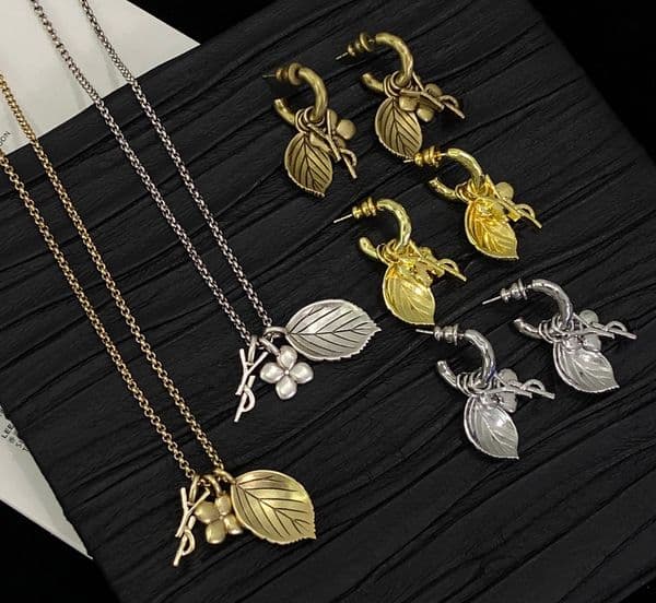 Retro Designer Necklace Long Chain Classic Letter Leaf Charm Pendant Necklaces Hoop Earring Stud Women Girl Wedding Party High Quality Gift