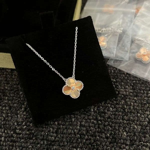 24 Christmas limited edition four-leaf clover laser-embellished dia necklace, CNC sterling sier rose gold versatile accessory